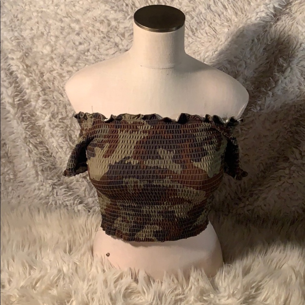 Camo and red crop to